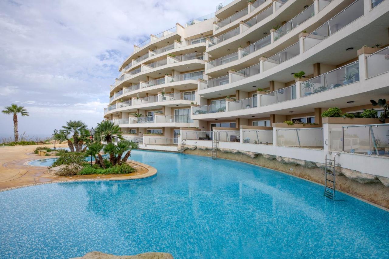 Apartment With Pool-Hosted By Sweetstay Zebbug  Exteriör bild