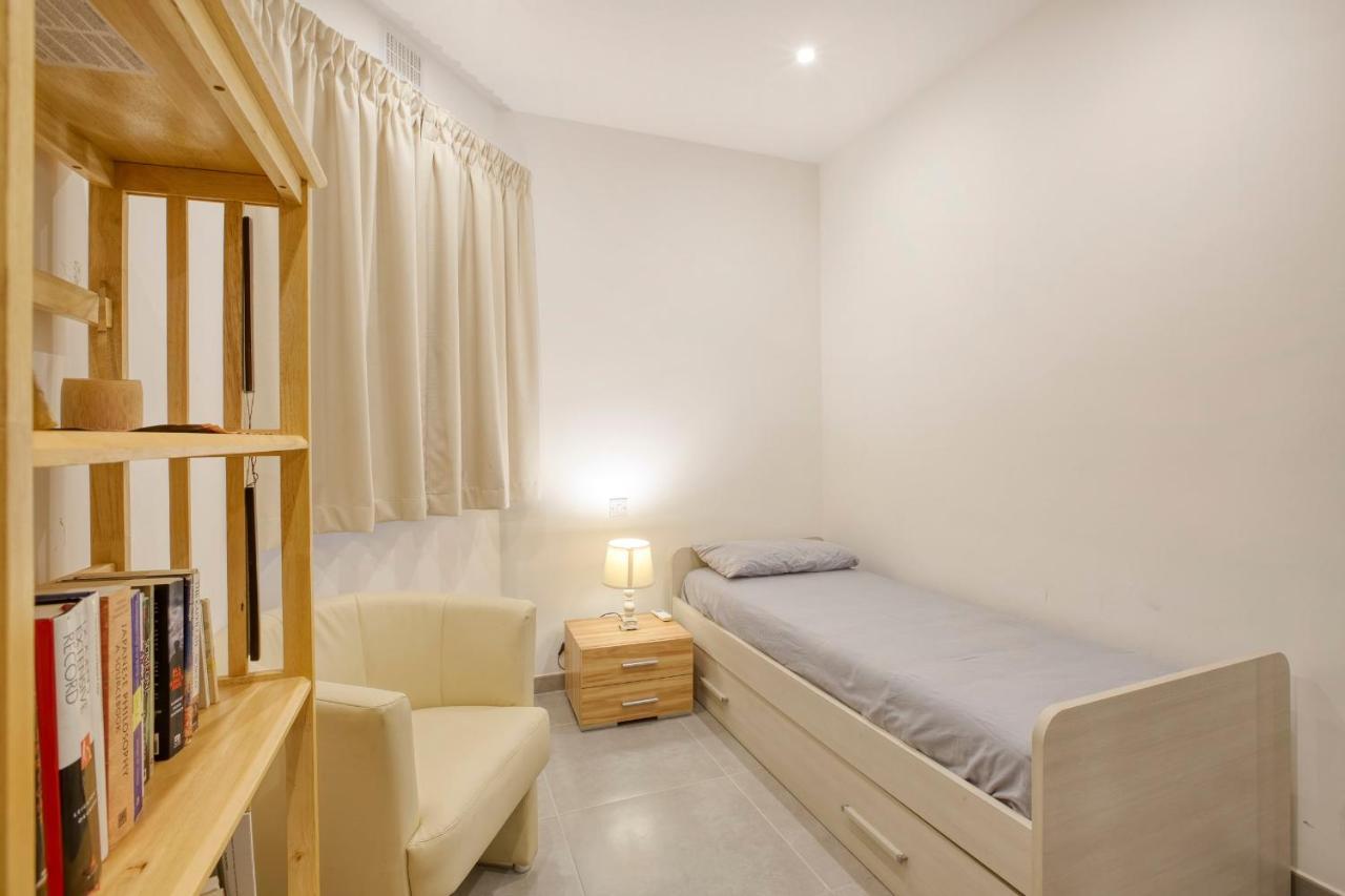 Apartment With Pool-Hosted By Sweetstay Zebbug  Exteriör bild